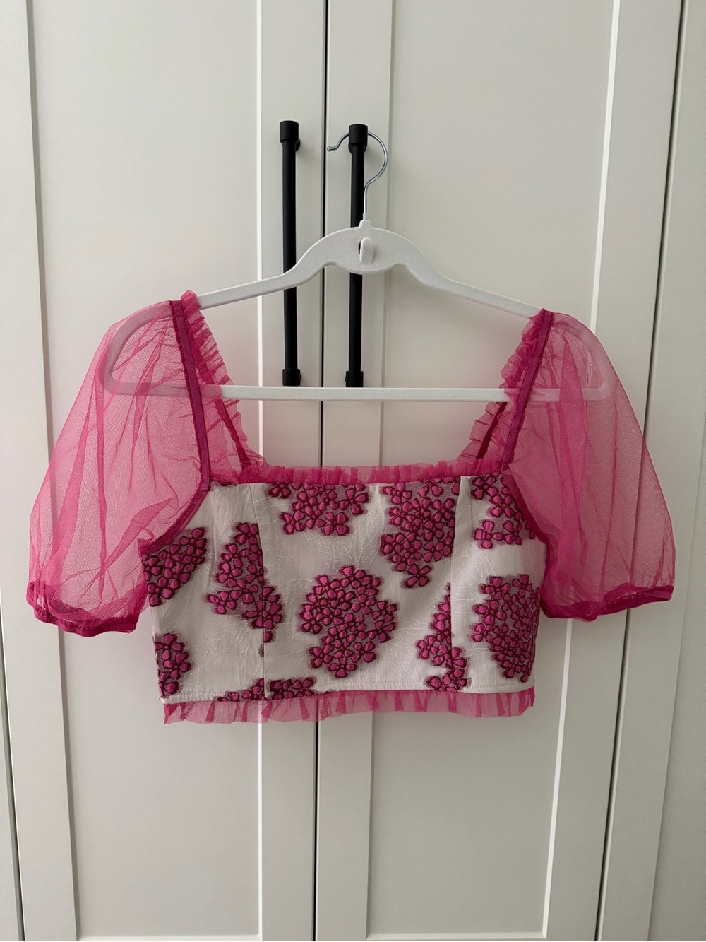 Storia Pink and White Puff Sleeve Floral Appliqué Crop Top